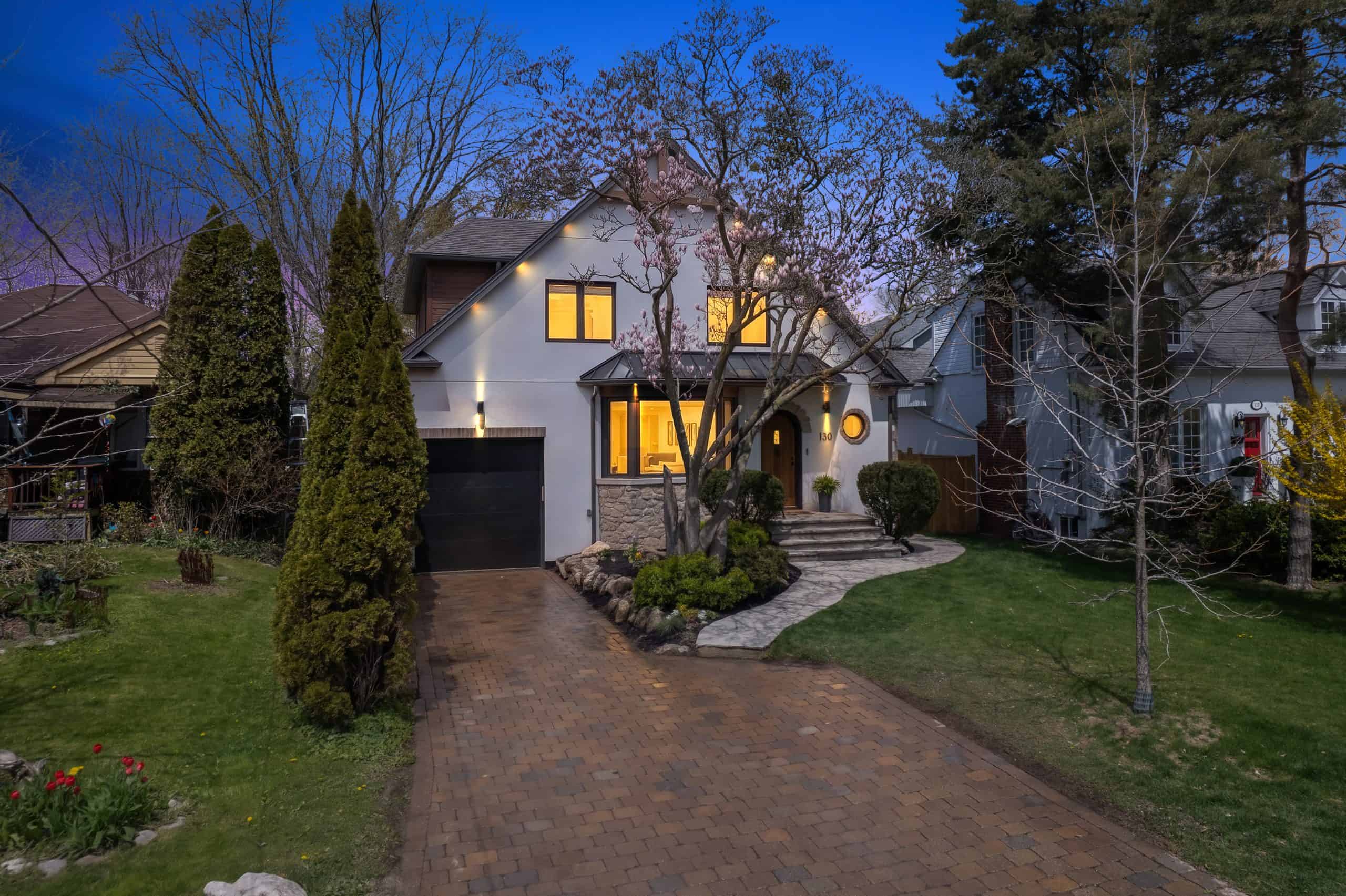 “Hobbit-house” near Lake Ontario up for sale in Toronto