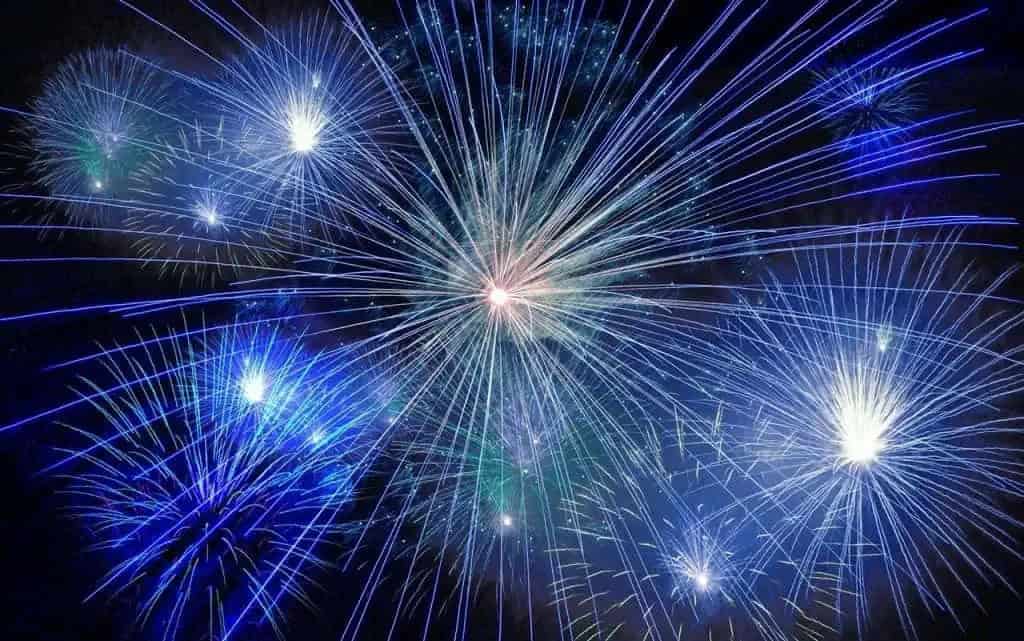 canada day fireworks in mississauga.