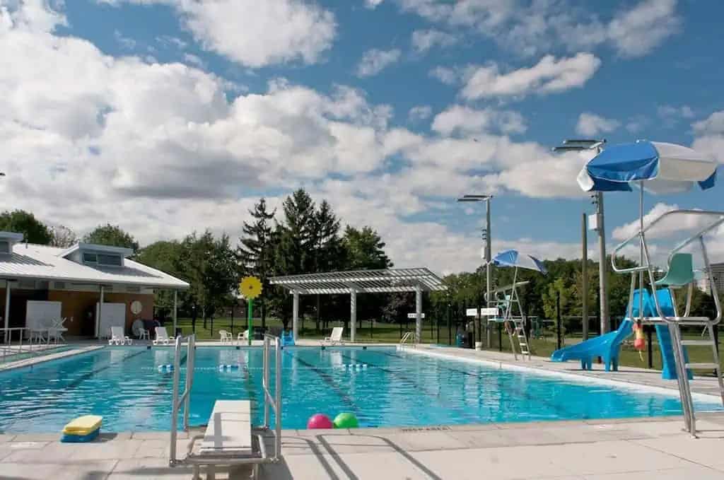 outdoor swimming pools open for the summer in mississauga.