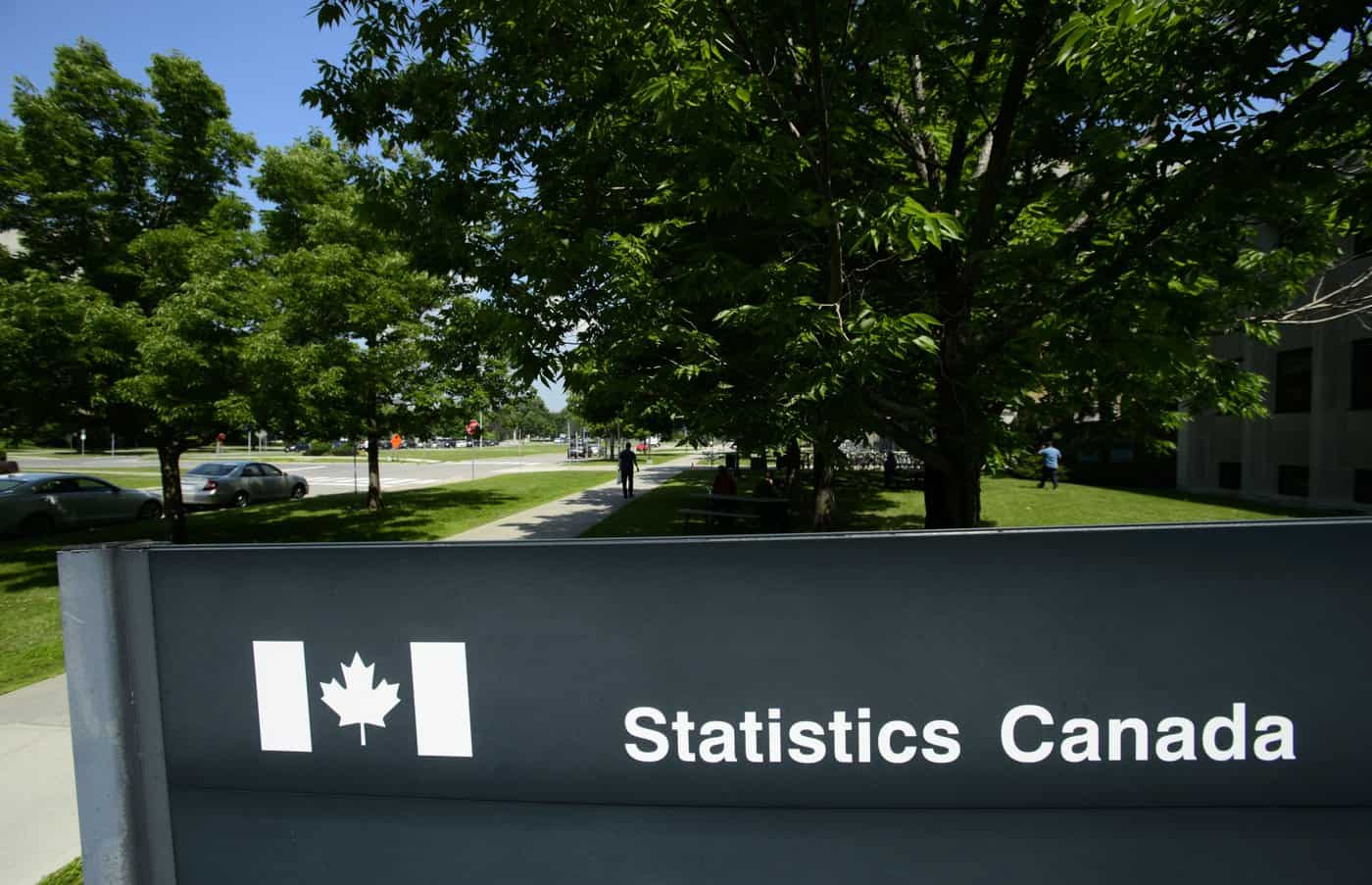 Economy adds 88,000 jobs as unemployment rate falls to 6.6% in Canada
