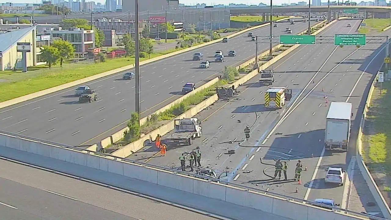crash 401 eastbound closed toronto