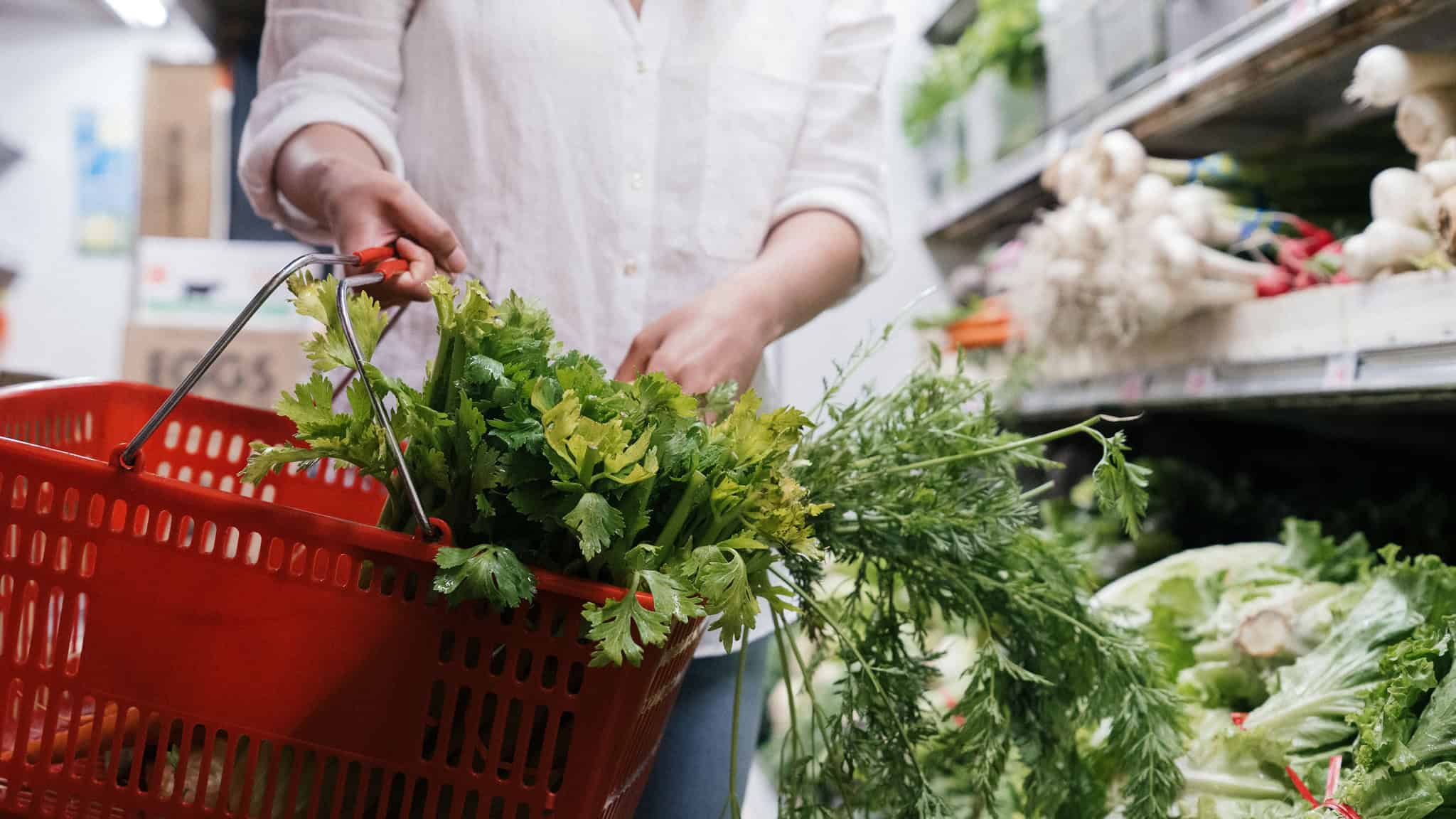 canadians save money grocery bills
