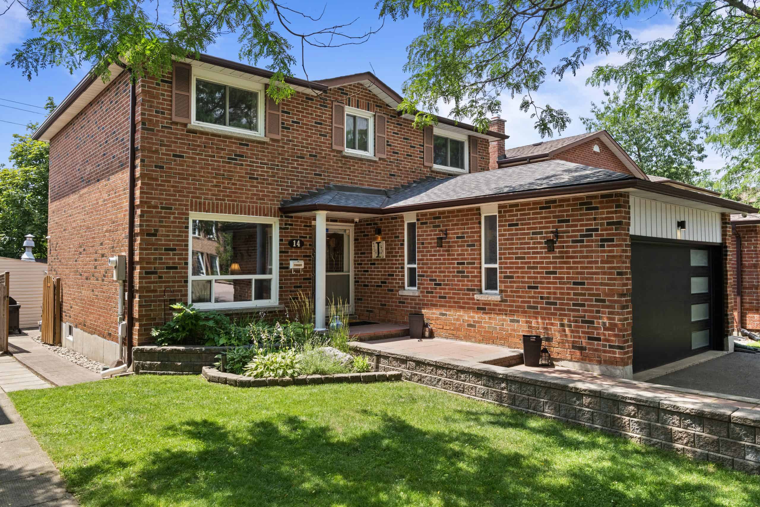 House of the week: 3-bedroom home with outdoor pool under $1M in Brampton