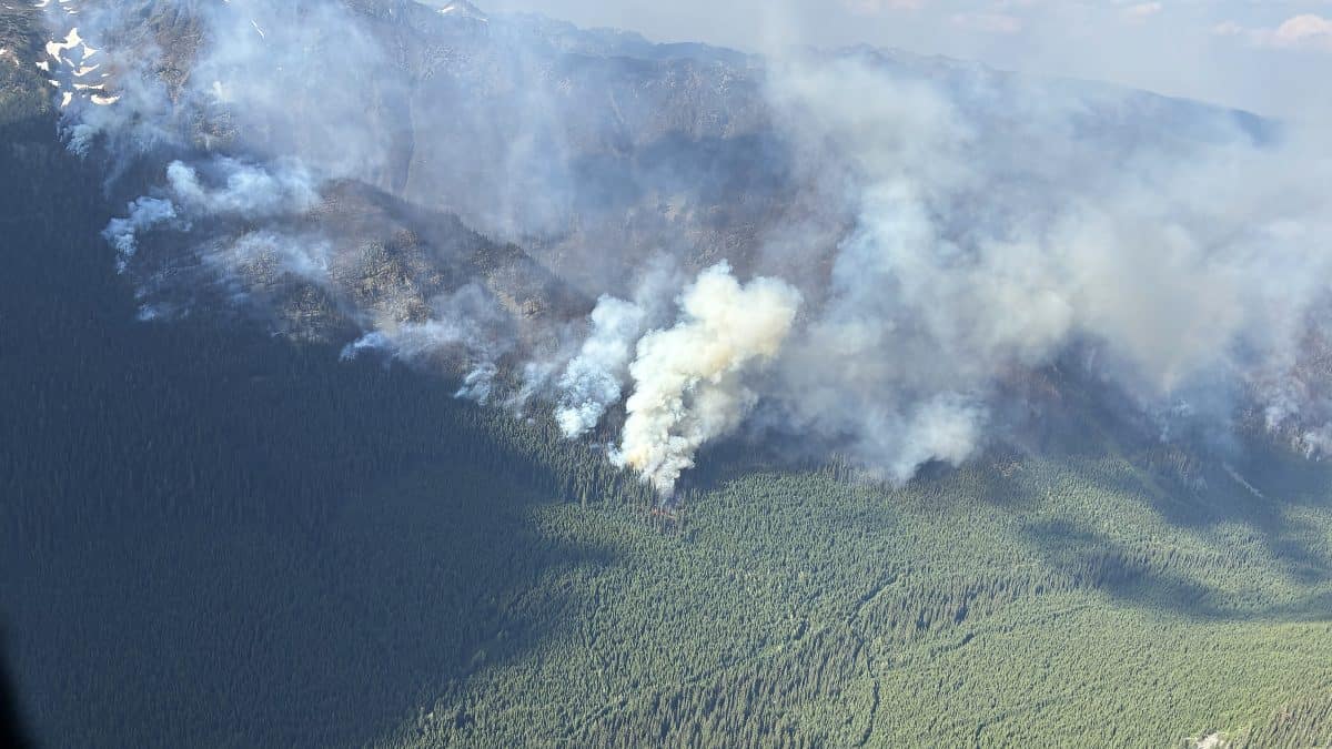 Wildfire triggers evacuation alert for more than 8,000 in B.C.
