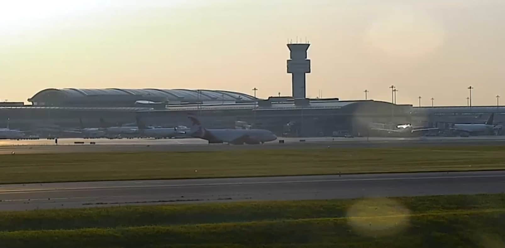 extreme heat faced by ground crew at toronto pearson airport mississauga.