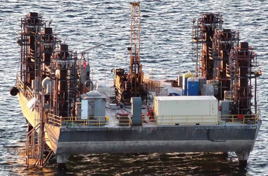 drilling rigs on lake ontario in mississauga.