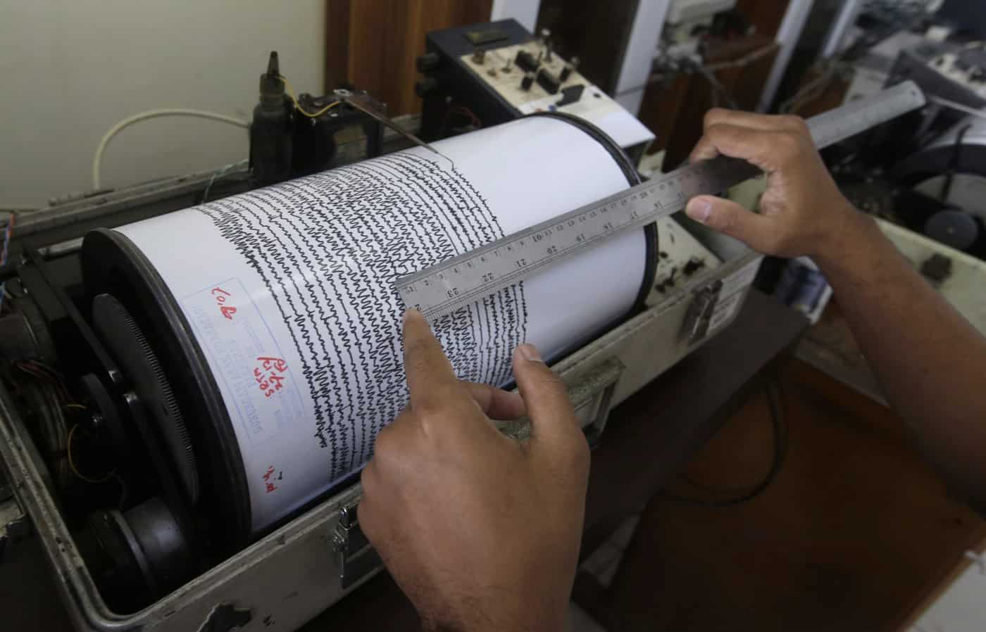 Earthquake strikes off the coast of British Columbia