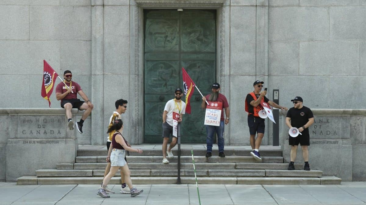 Bank of Canada ordered for second time not to use replacement workers during strike
