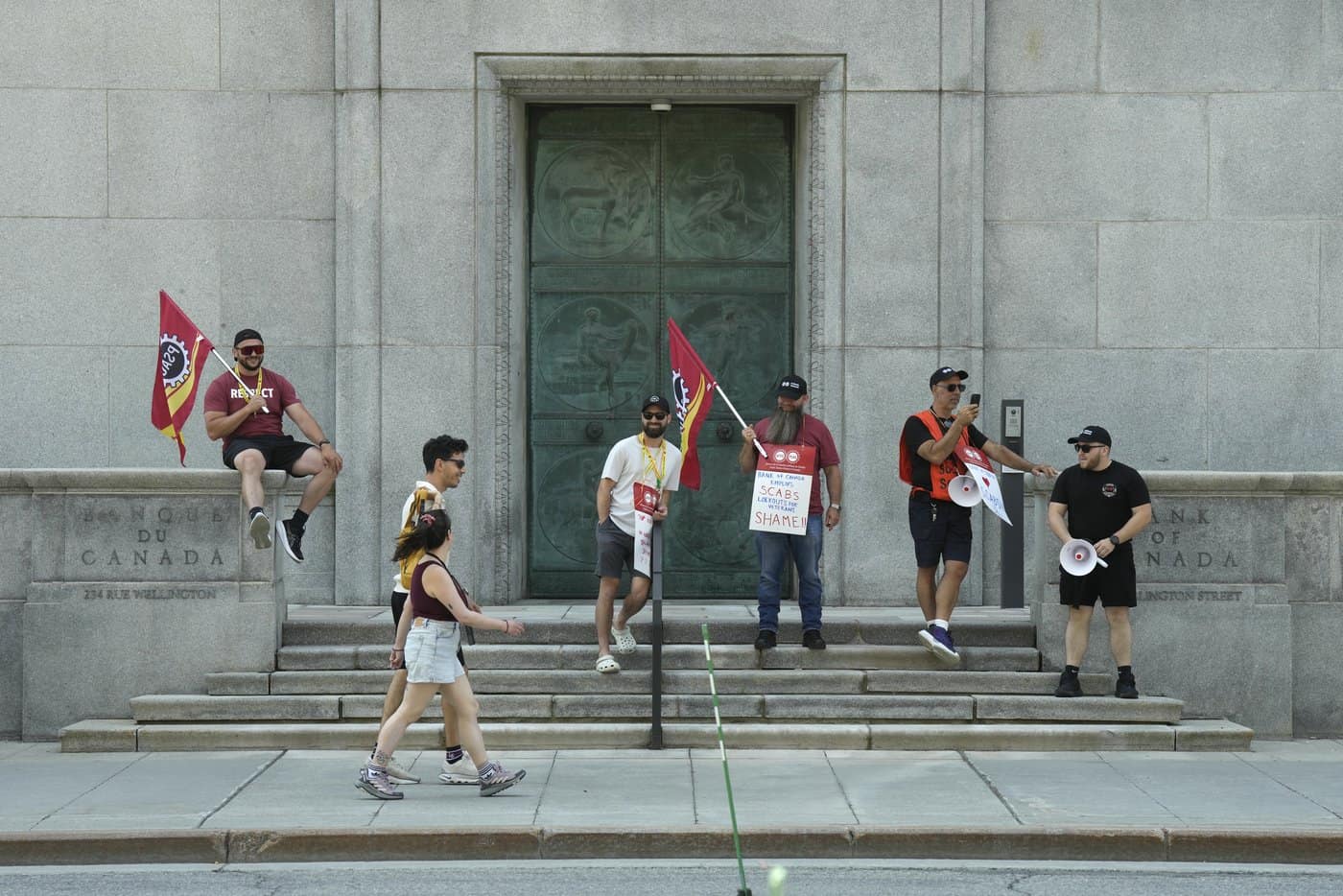Bank of Canada ordered for second time not to use replacement workers during strike