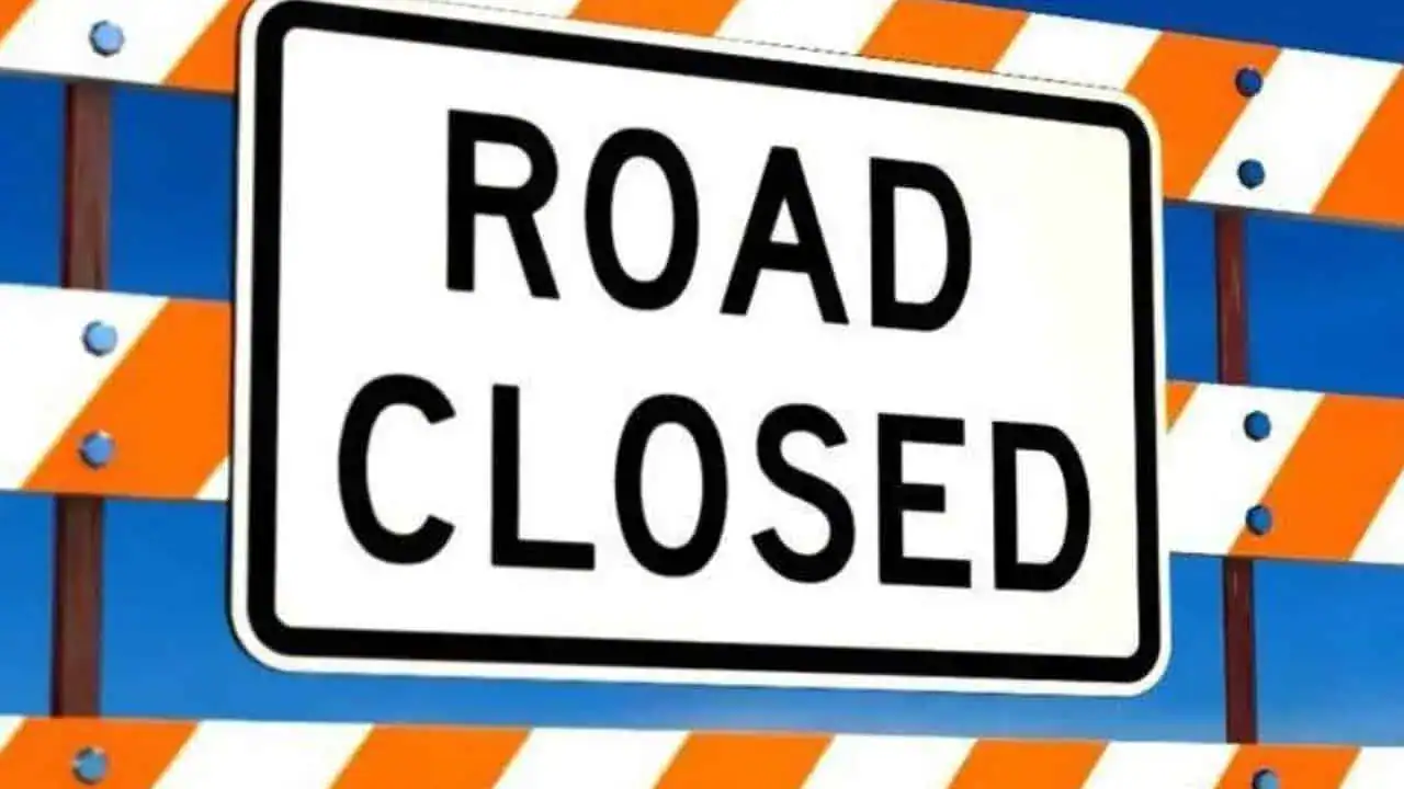 ROAD CLOSURE: Vehicle crashes into pole at busy intersection in Mississauga