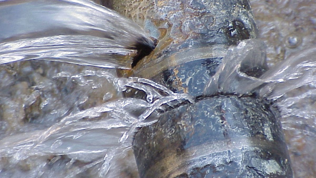 Watermain break in Courtice shuts down street