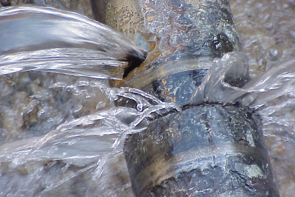 Watermain break in Courtice shuts down street